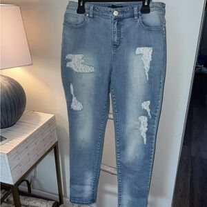NWT CHICO BLACK LABEL RIP & REPAIR JEANS SO STYLISH & COMFORTABLE